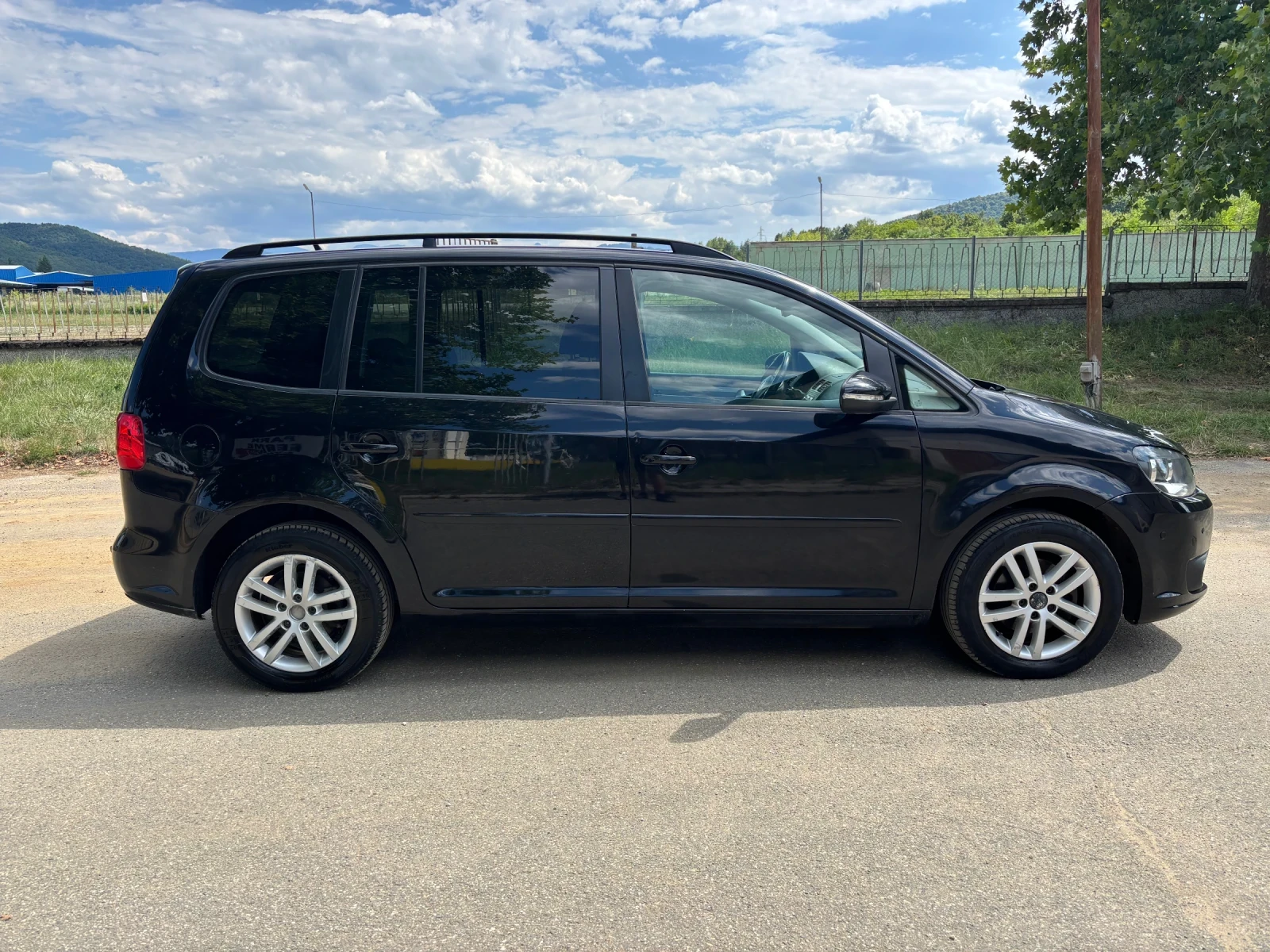 VW Touran 1.6 TDI 7-места - изображение 4