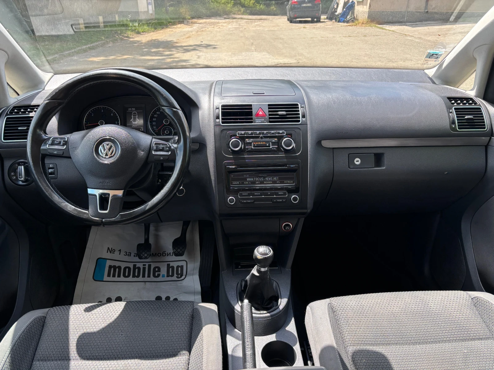 VW Touran 1.6 TDI 7-места - изображение 10