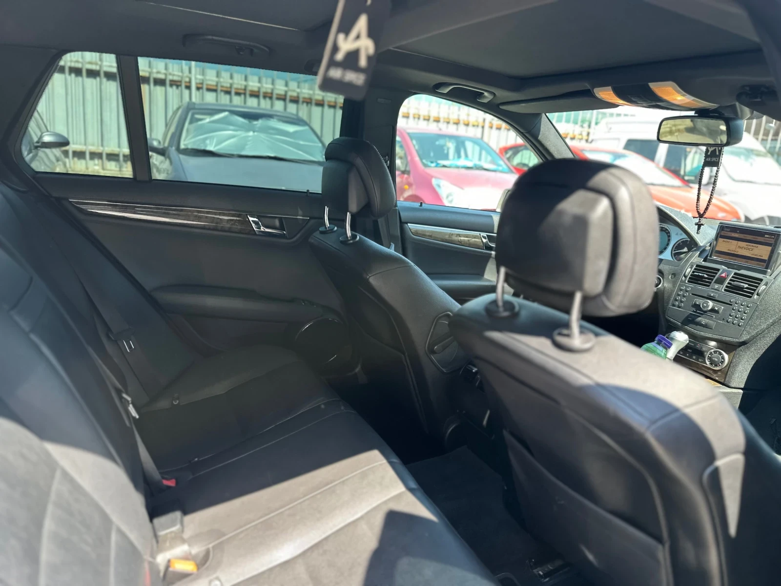Mercedes-Benz C 320  - изображение 8