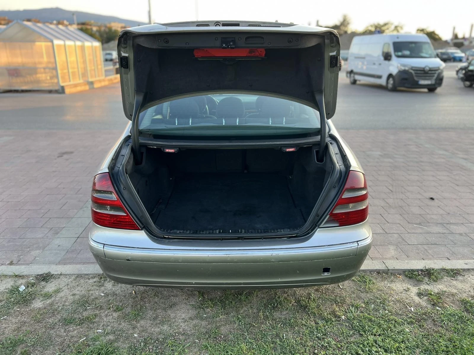 Mercedes-Benz E 220  - изображение 5