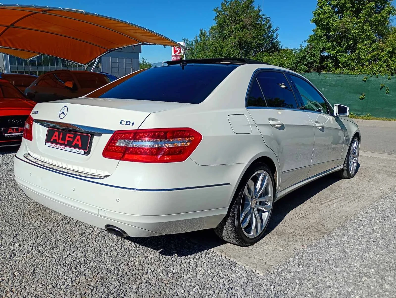 Mercedes-Benz E 350 d/AMG/ПАНОРАМА/КАМЕРА/CARplay/ТОП СЪСТОЯНИЕ///, снимка 7 - Автомобили и джипове - 54556092