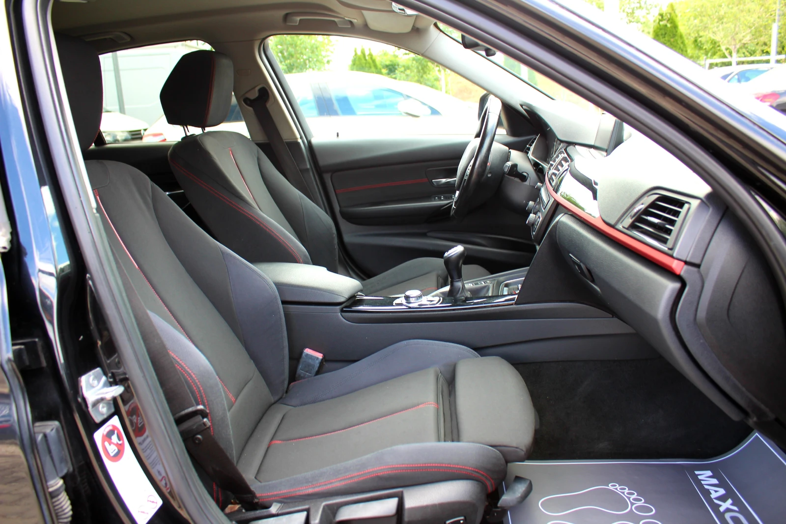 BMW 320 D xDrive SPORT/СОБСТВЕН ЛИЗИНГ, снимка 13 - Автомобили и джипове - 54895896