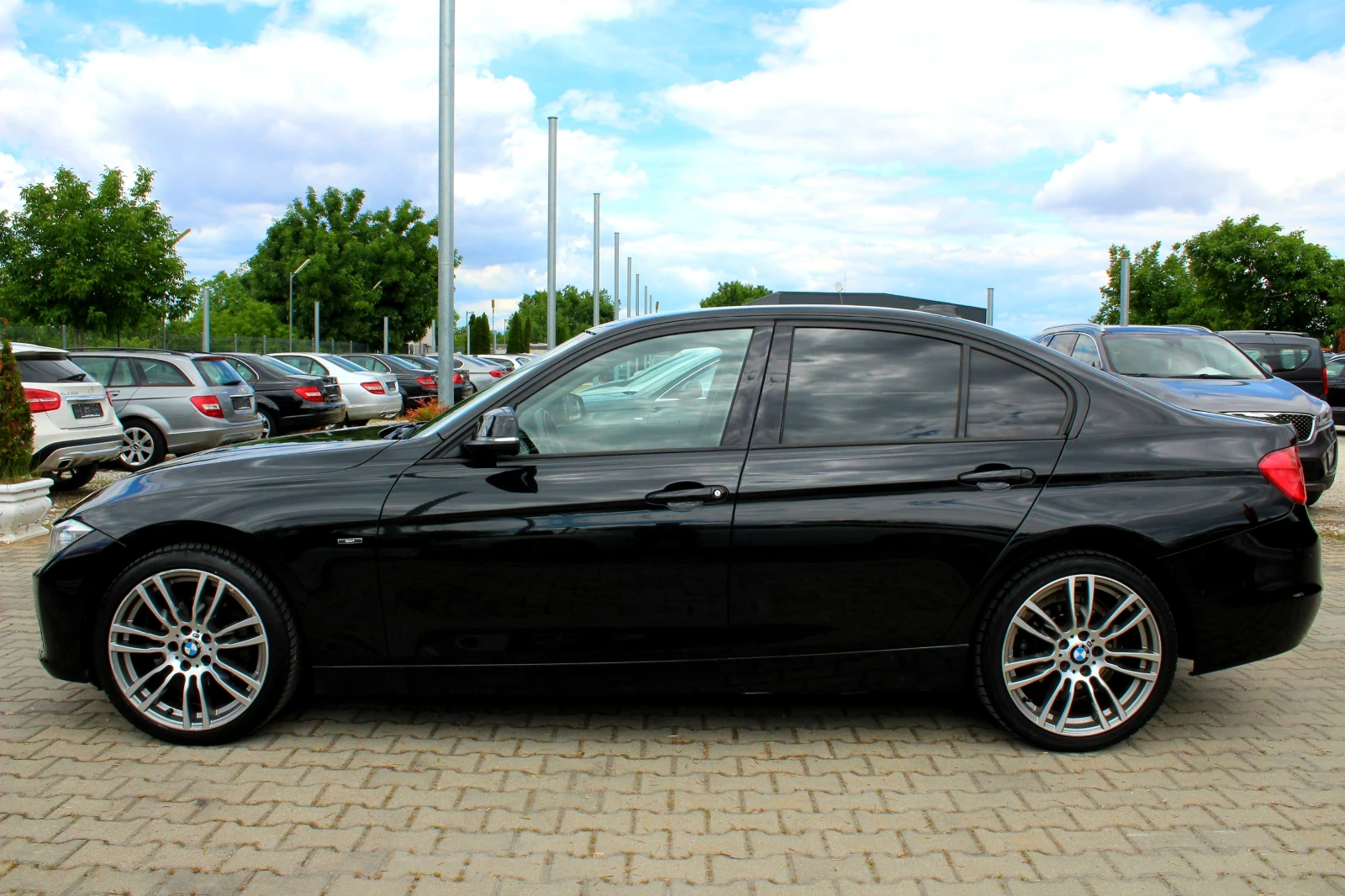 BMW 320 D xDrive SPORT/СОБСТВЕН ЛИЗИНГ, снимка 4 - Автомобили и джипове - 54895896