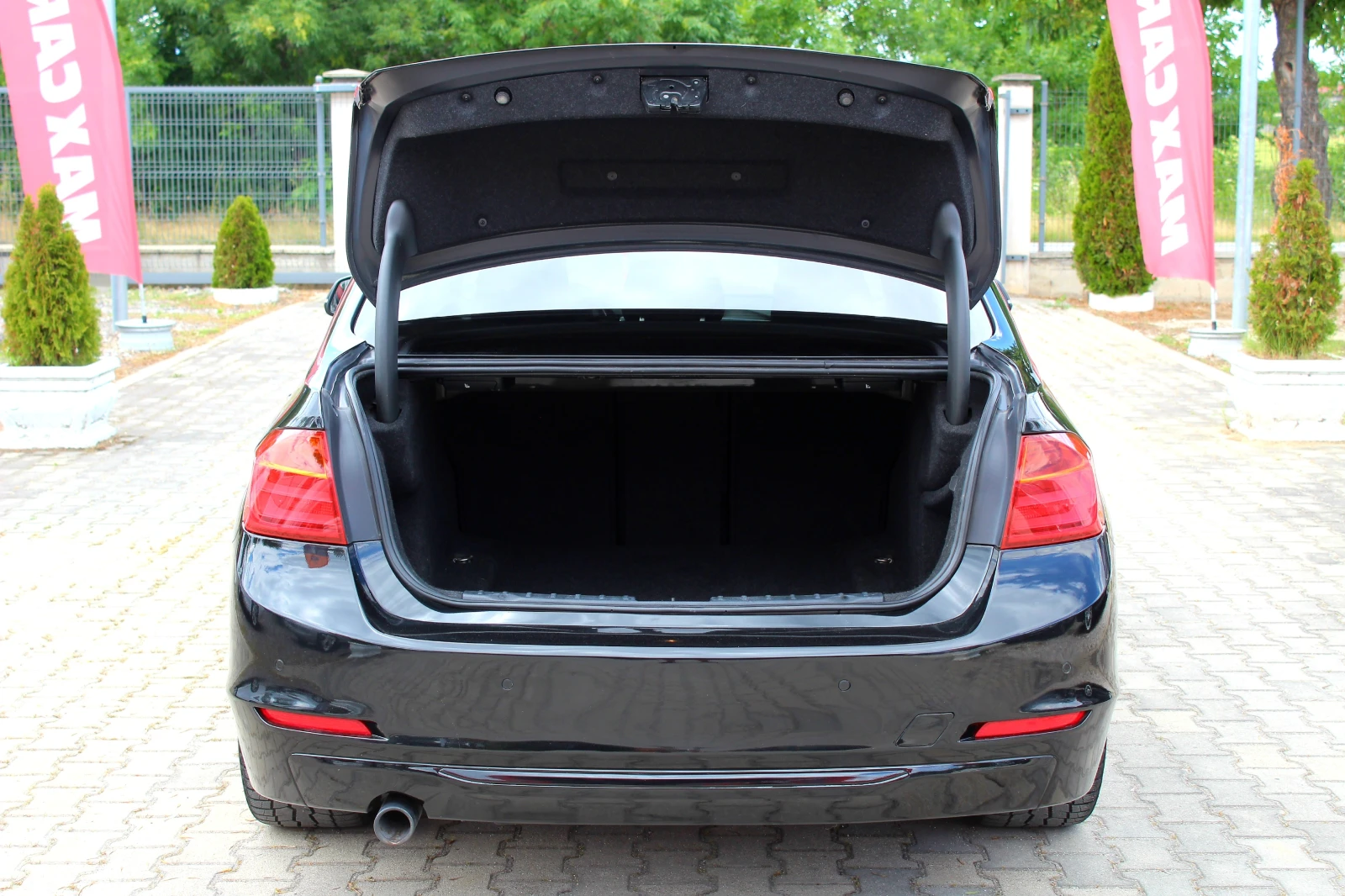 BMW 320 D xDrive SPORT/СОБСТВЕН ЛИЗИНГ, снимка 9 - Автомобили и джипове - 54895896