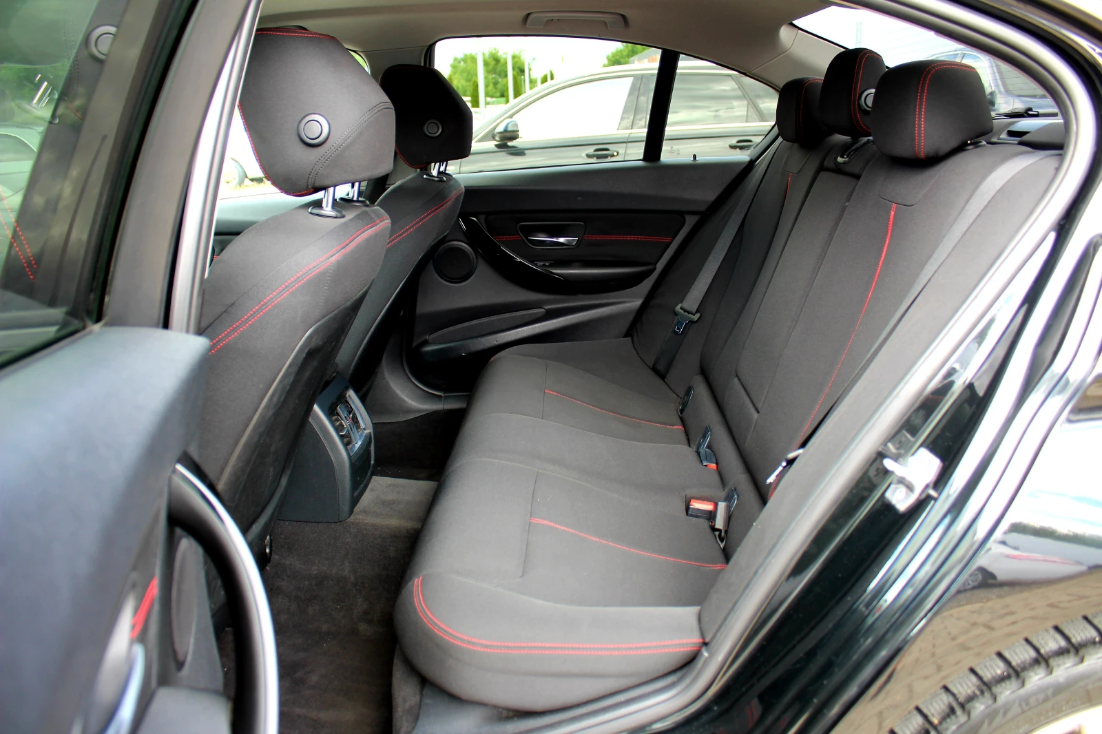BMW 320 D xDrive SPORT/СОБСТВЕН ЛИЗИНГ, снимка 14 - Автомобили и джипове - 54895896