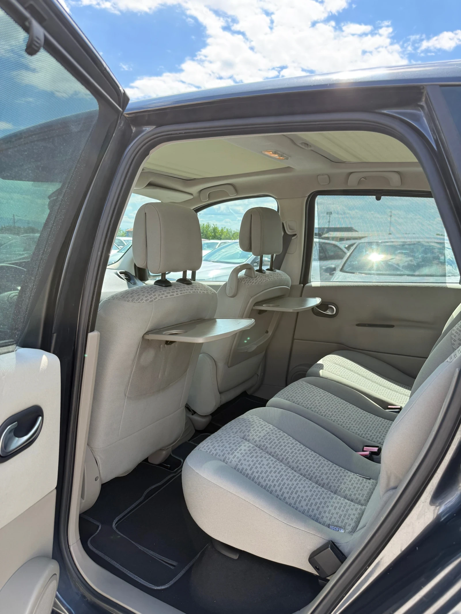 Renault Scenic 1.6i 16V, снимка 8 - Автомобили и джипове - 55281988