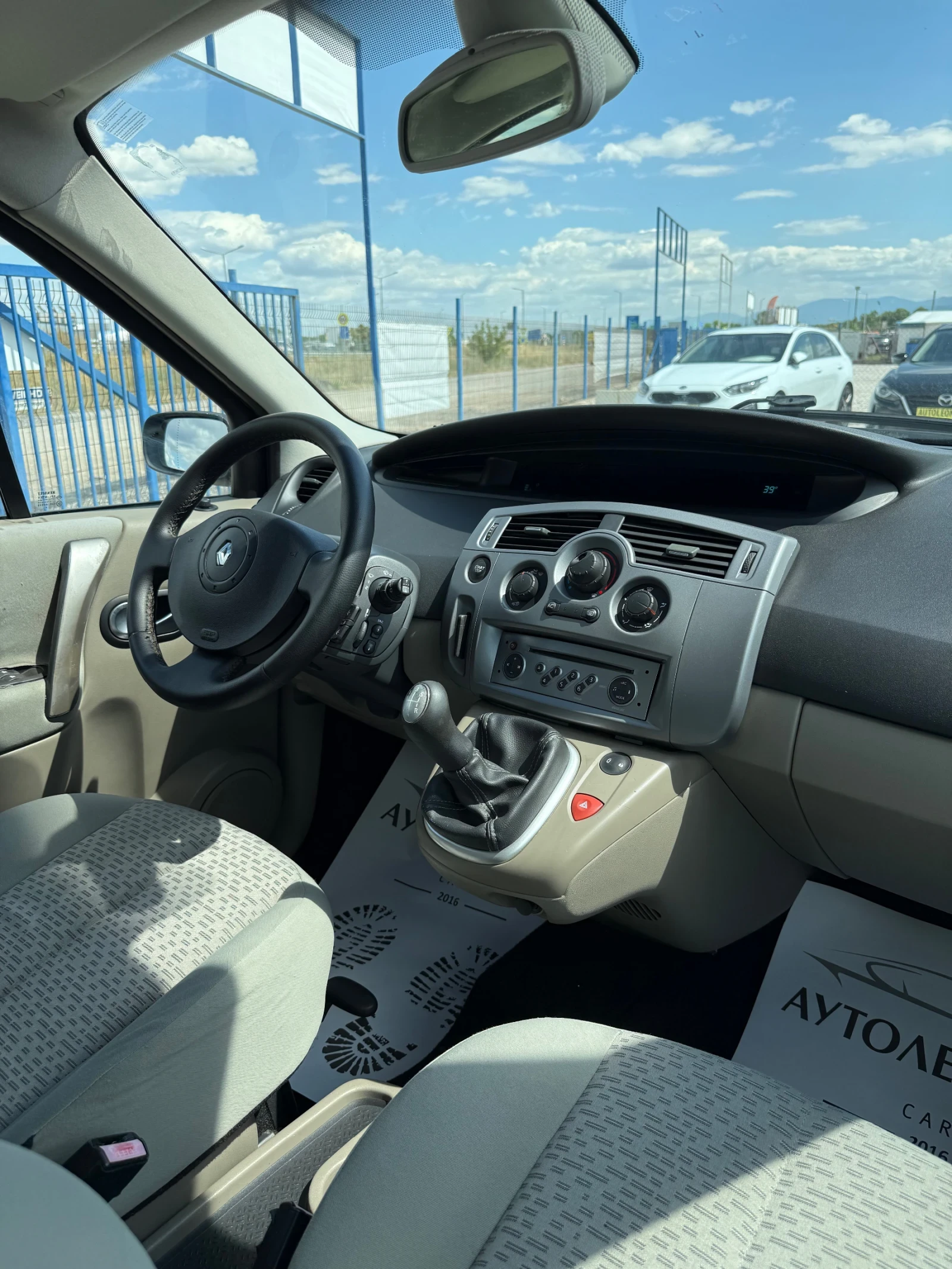 Renault Scenic 1.6i 16V, снимка 9 - Автомобили и джипове - 55281988