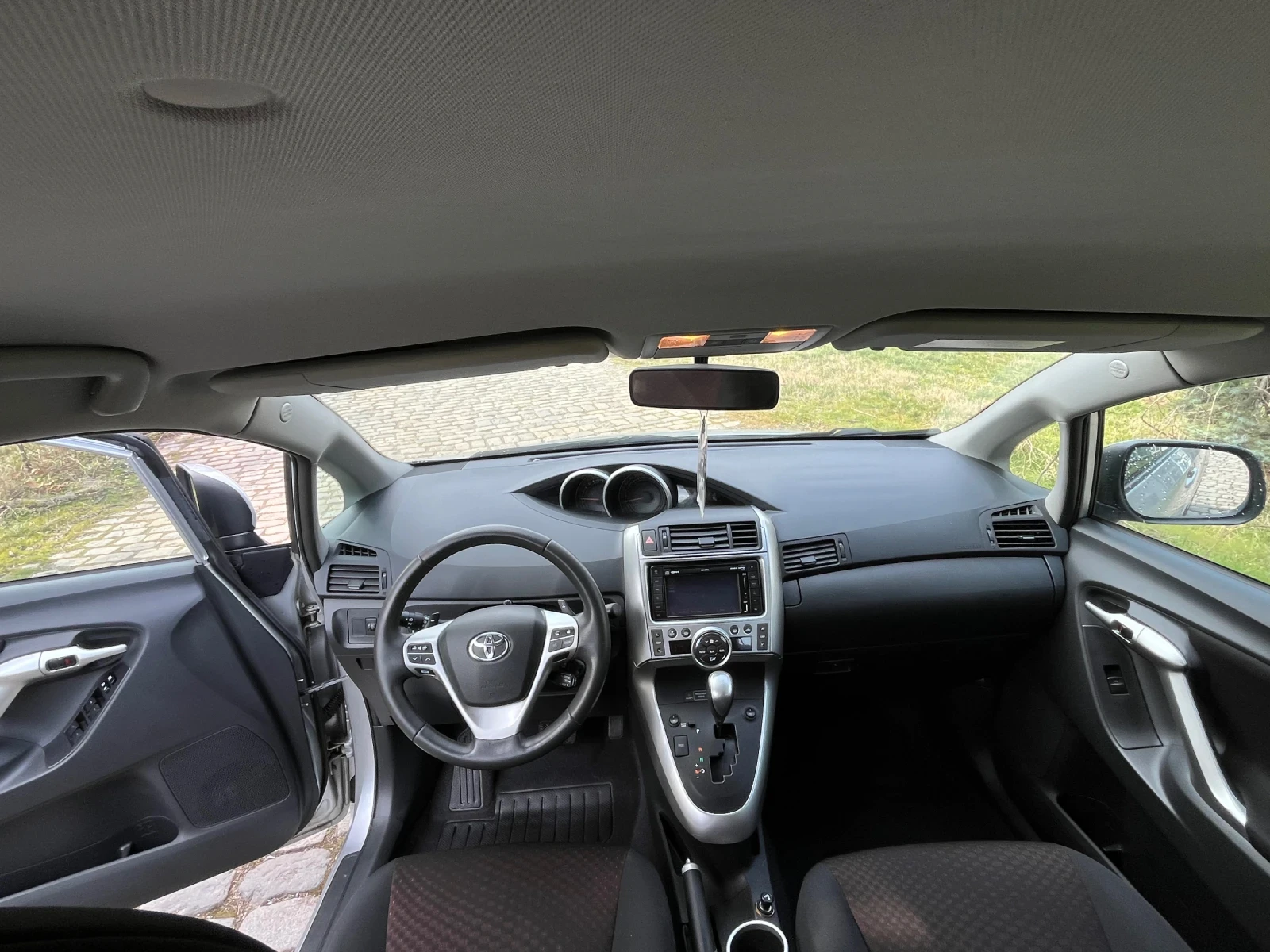 Toyota Corolla verso 1.8i avtomat, снимка 14 - Автомобили и джипове - 55303742