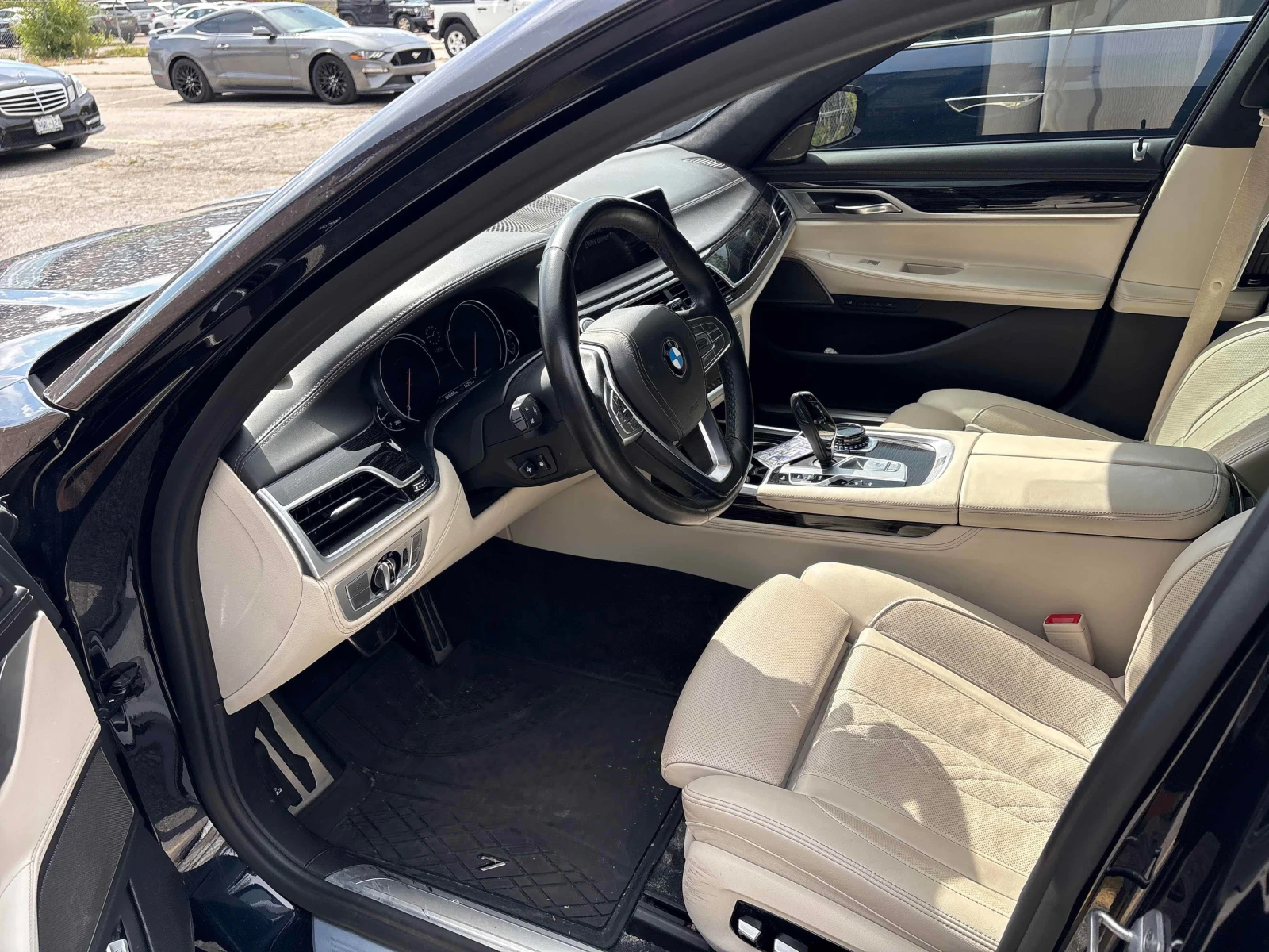 BMW 750 / ДИСТРОНИК / ОБДУХВАНЕ / МАСАЖИ / СОФТ КЛОУЗ, снимка 7 - Автомобили и джипове - 56122206