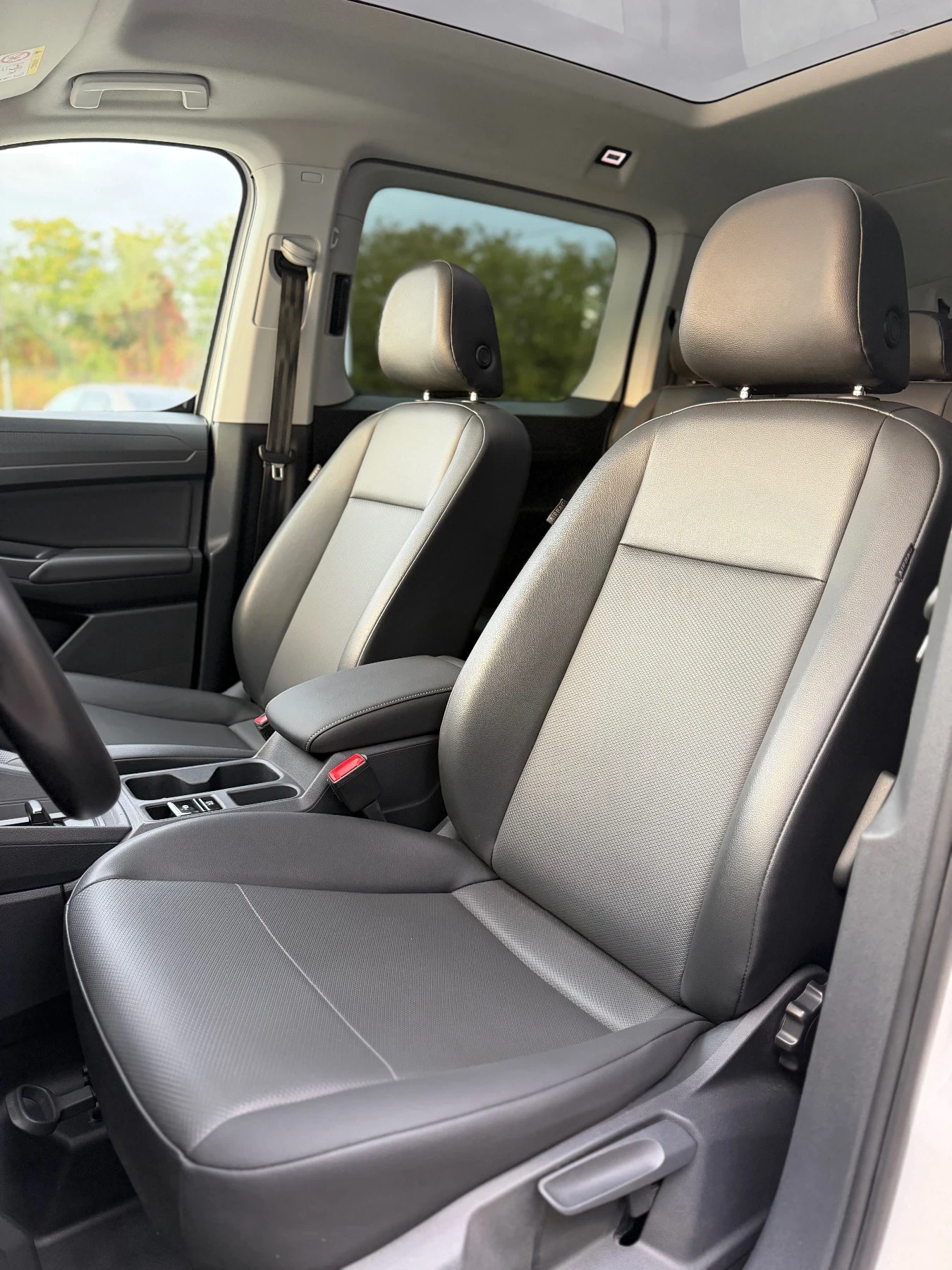 VW Caddy California Maxi , снимка 13 - Автомобили и джипове - 56259822