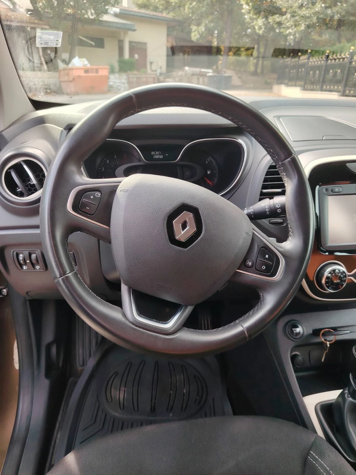 Renault Captur, снимка 5 - Автомобили и джипове - 56448597