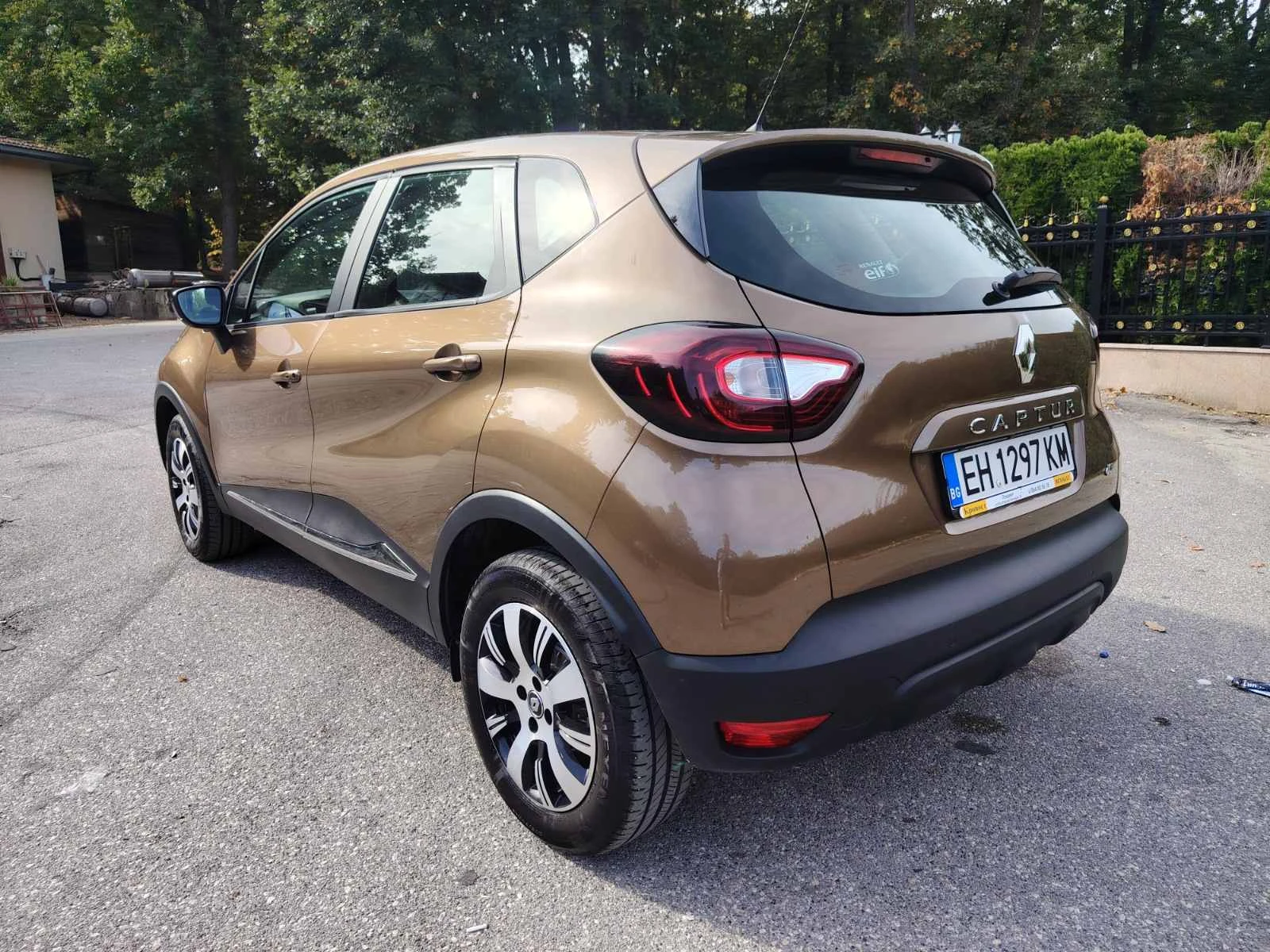 Renault Captur, снимка 3 - Автомобили и джипове - 56448597