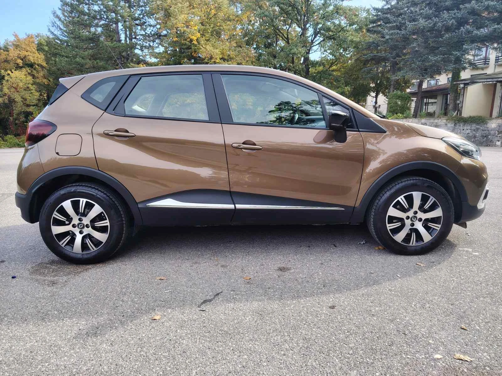 Renault Captur, снимка 2 - Автомобили и джипове - 56448597