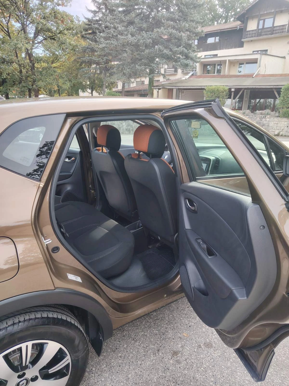 Renault Captur, снимка 7 - Автомобили и джипове - 56448597