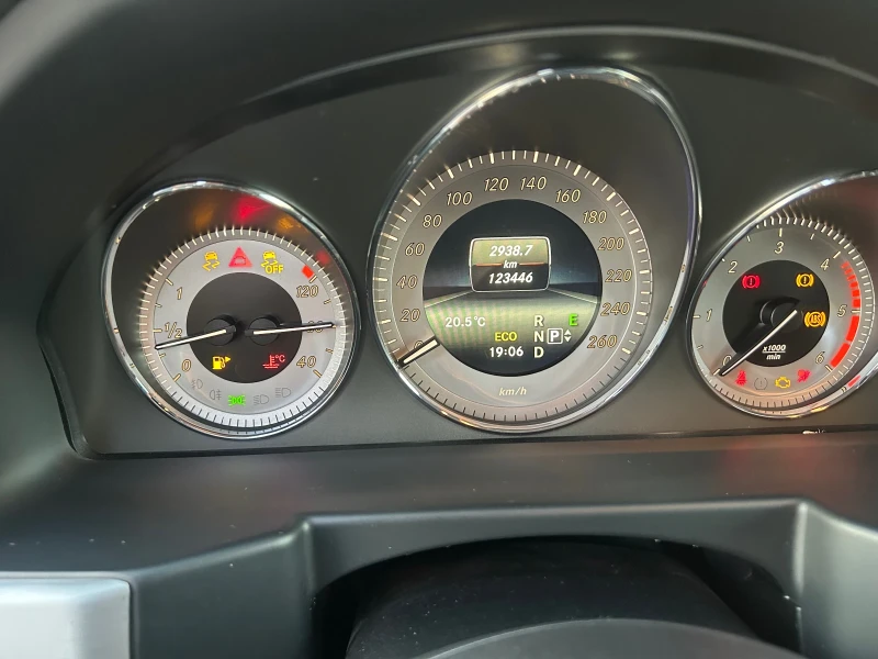 Mercedes-Benz GLK, снимка 9 - Автомобили и джипове - 51850067