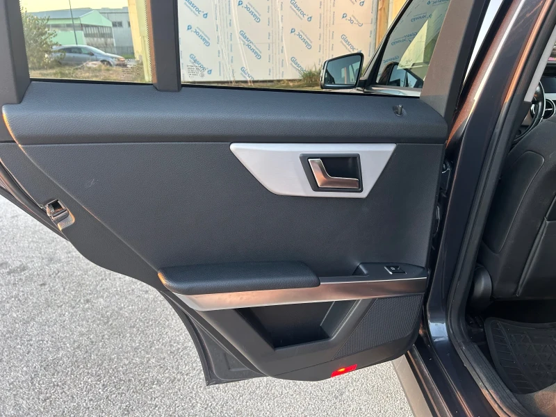 Mercedes-Benz GLK, снимка 12 - Автомобили и джипове - 51850067