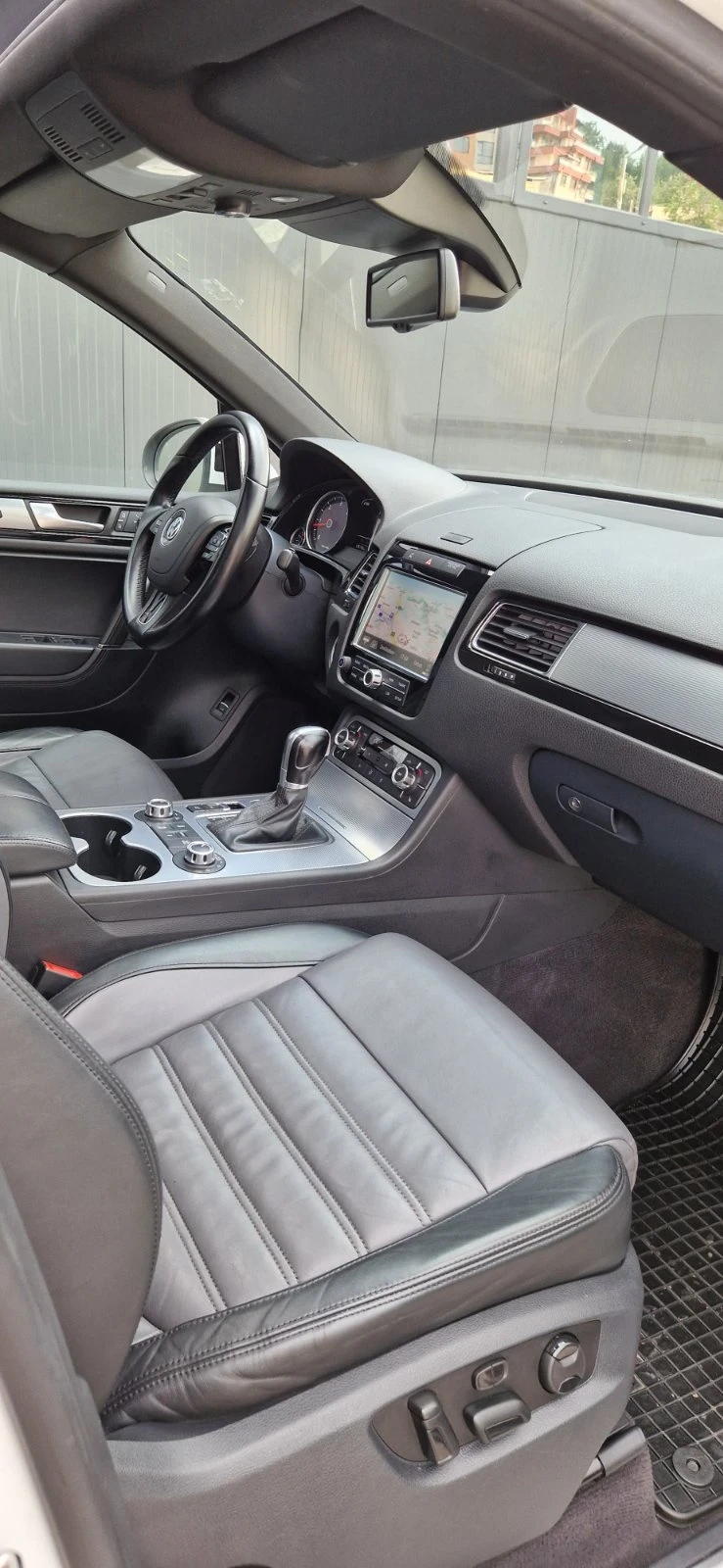 VW Touareg, снимка 5 - Автомобили и джипове - 55219530