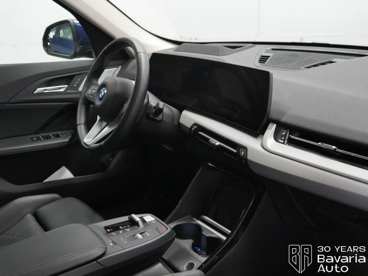 BMW iX1 20 eDrive  - изображение 6