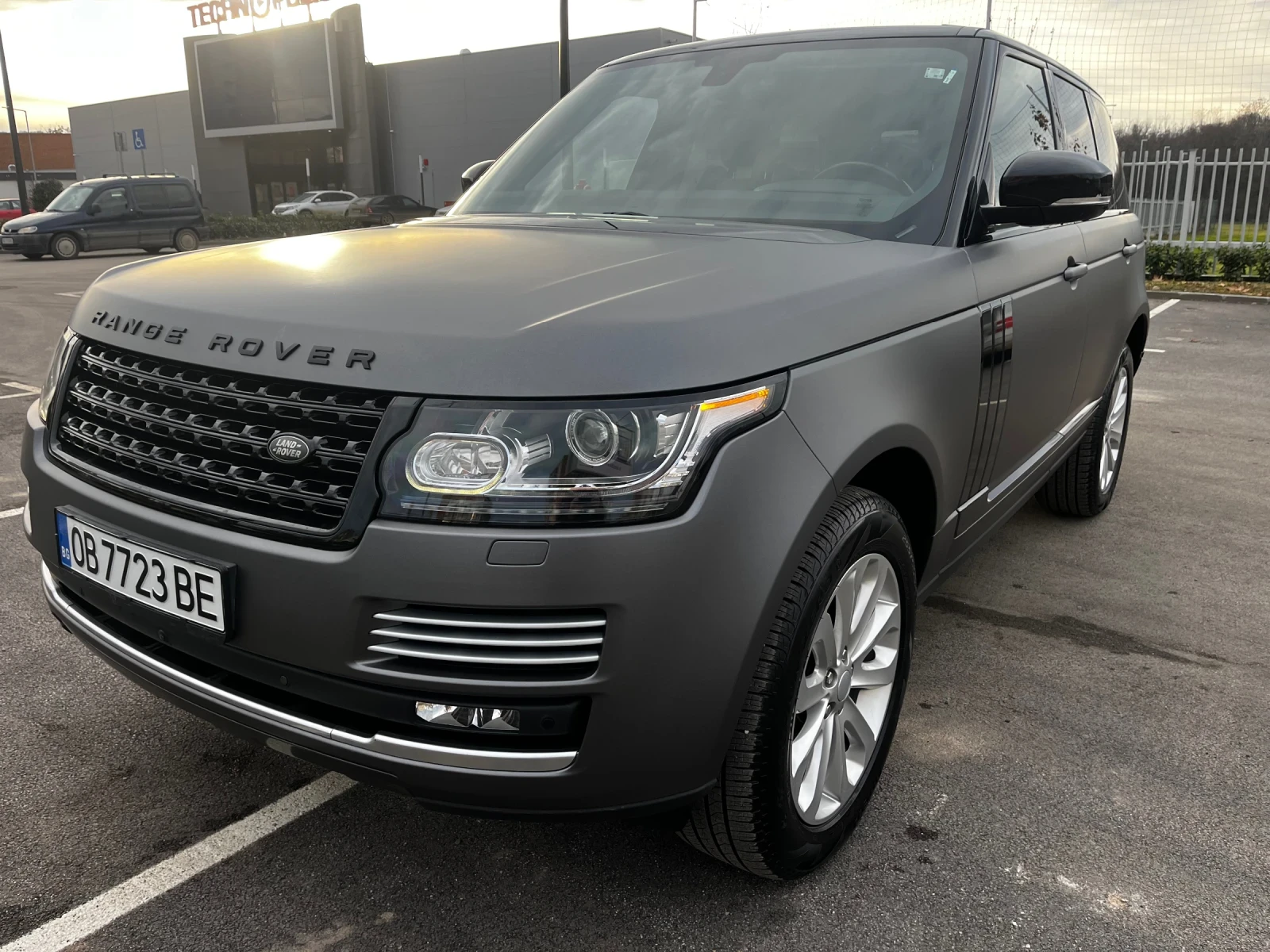 Land Rover Range rover VOGUE 3.0d МАСАЖ TV BLACK MATTE 166хил.ДОКАЗУЕМИ - изображение 6