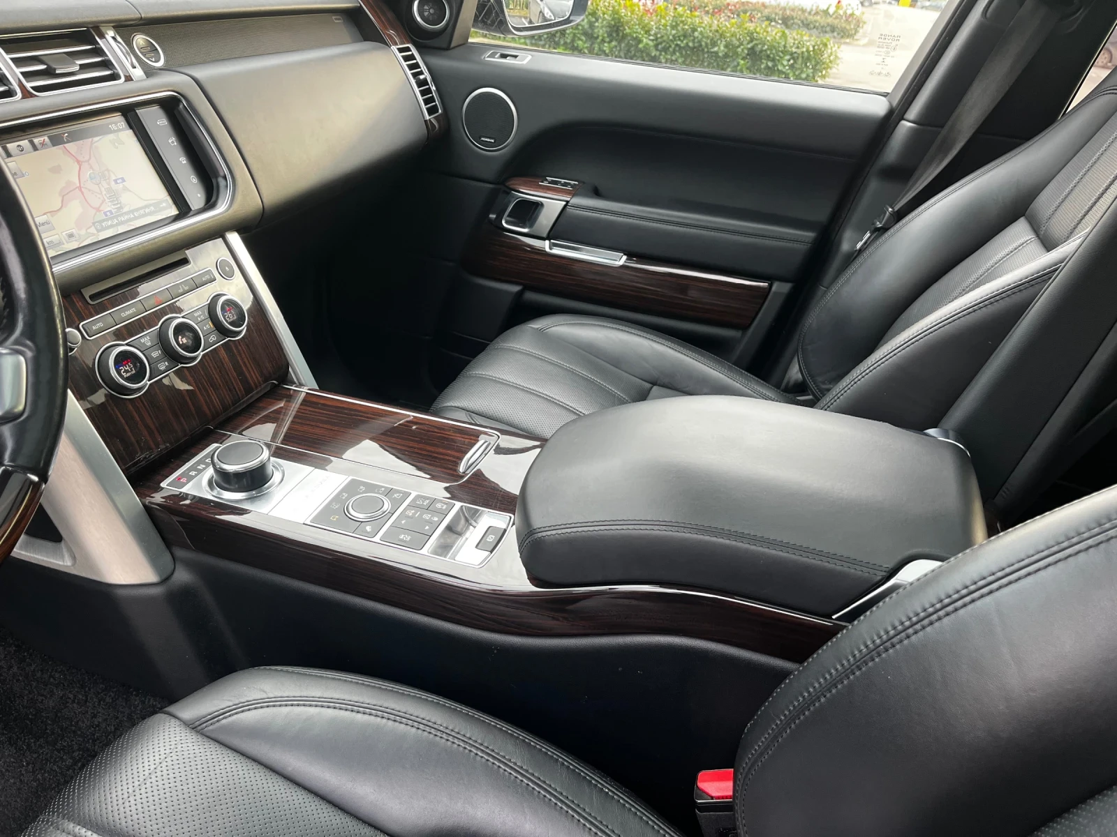 Land Rover Range rover VOGUE 3.0d МАСАЖ TV BLACK MATTE 166хил.ДОКАЗУЕМИ - изображение 10