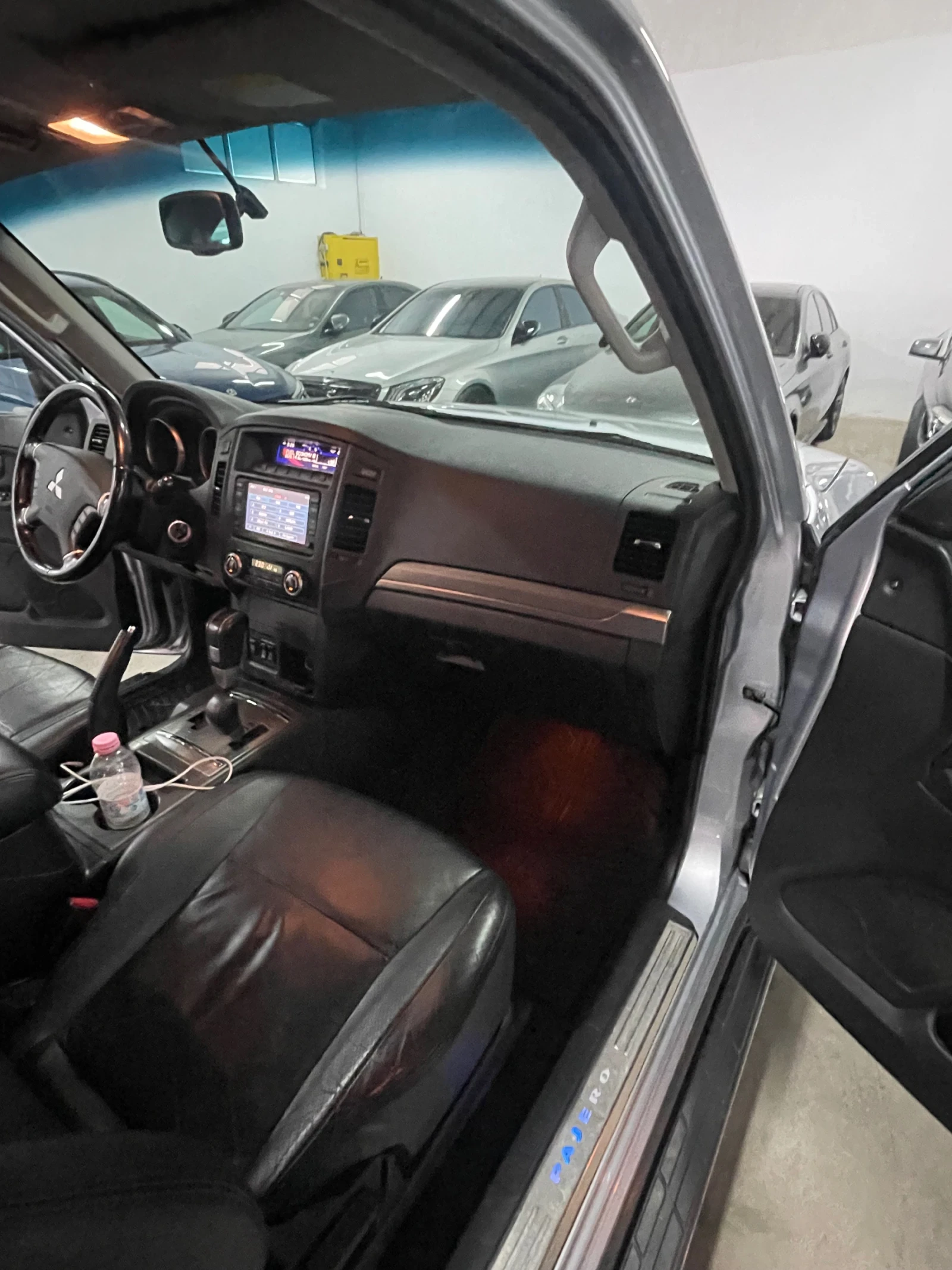 Mitsubishi Pajero 3.2D/Кожа/подгр/Нави/люк/автомат/Лебетка/ТОП!!!, снимка 12 - Автомобили и джипове - 54528644