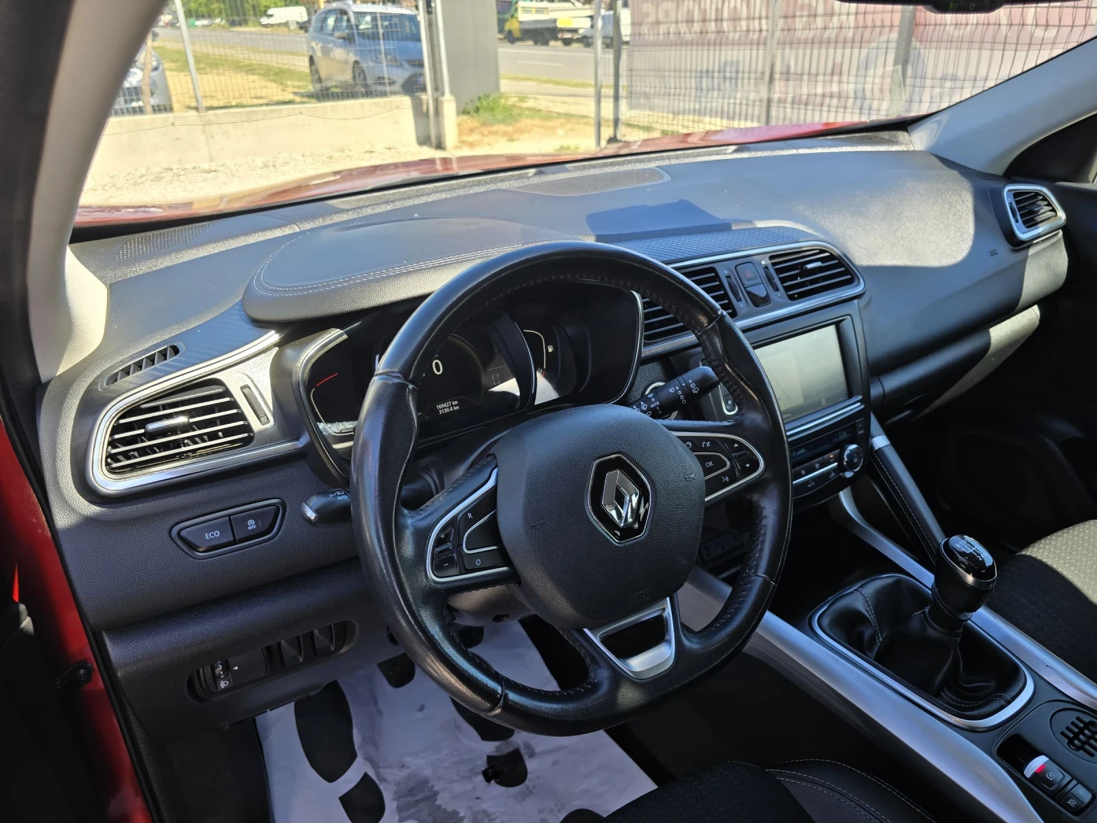Renault Kadjar 1.2 TCE , снимка 9 - Автомобили и джипове - 54554565