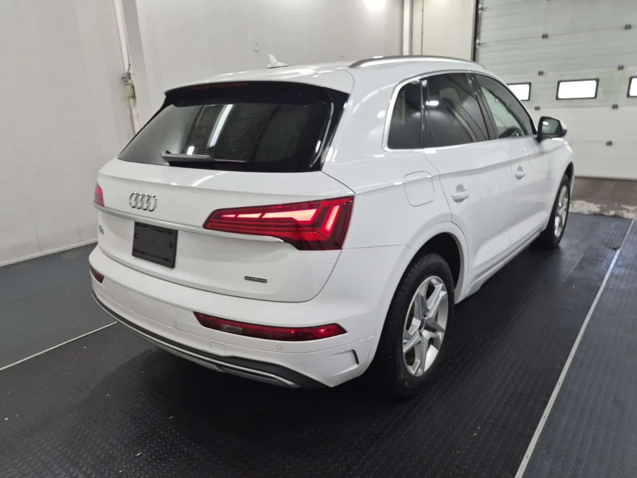 Audi Q5 * CARFAX * АВТОКРЕДИТ БЕЗ ПЪРВОНАЧАЛНА ВНОСКА, снимка 3 - Автомобили и джипове - 54787500