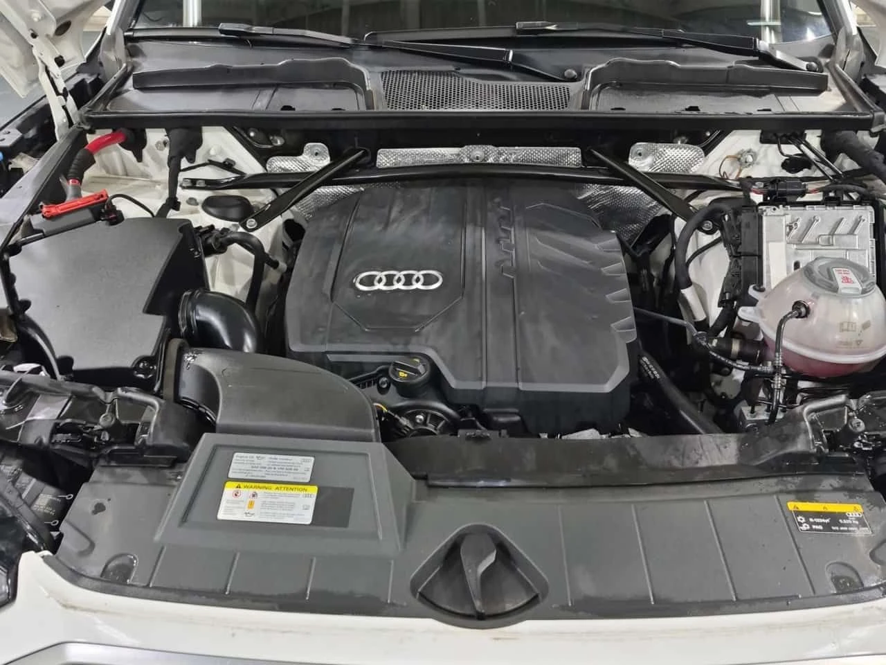 Audi Q5 * CARFAX * АВТОКРЕДИТ БЕЗ ПЪРВОНАЧАЛНА ВНОСКА, снимка 14 - Автомобили и джипове - 54787500