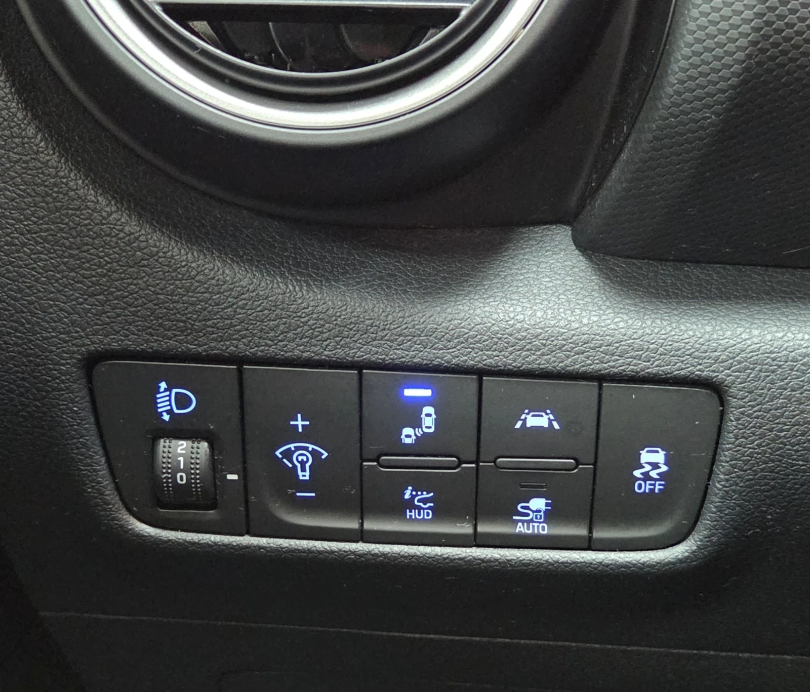 Hyundai Kona SOH98%/Premium, снимка 14 - Автомобили и джипове - 55272673