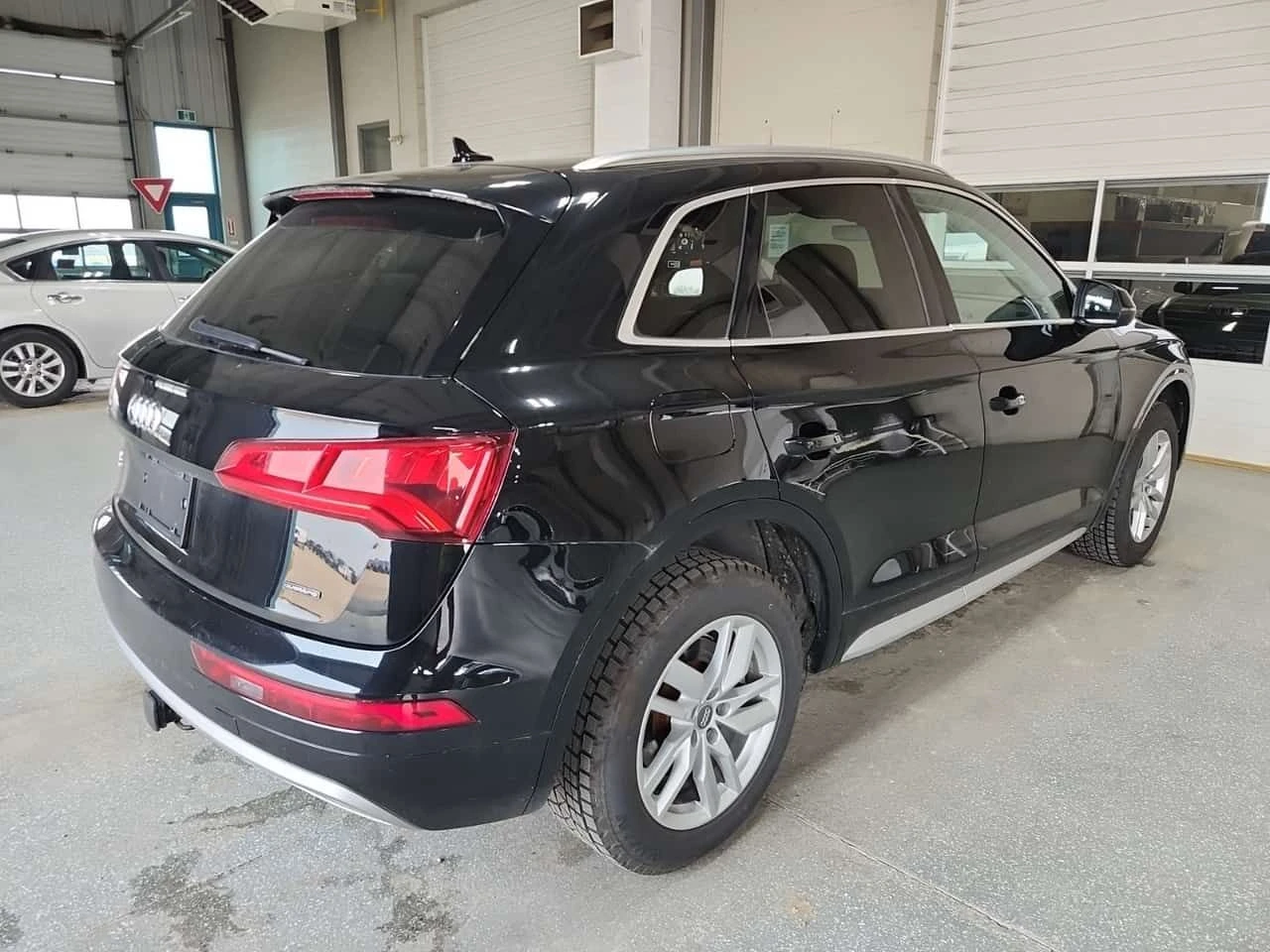 Audi Q5 * KOMFORT * АВТОКРЕДИТ БЕЗ ПЪРВОНАЧАЛНА ВНОСКА* , снимка 3 - Автомобили и джипове - 55432365