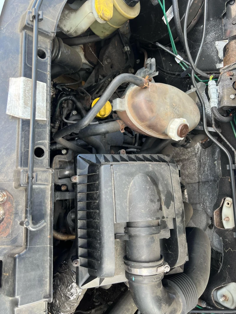 Renault Master 2.5dci 6 скорости, снимка 8 - Бусове и автобуси - 49880604