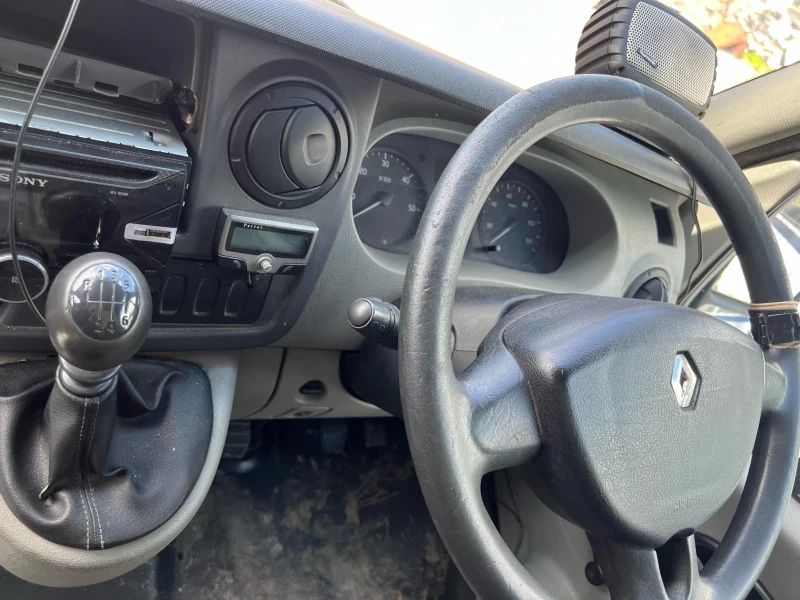 Renault Master 2.5dci 6 скорости, снимка 6 - Бусове и автобуси - 49880604