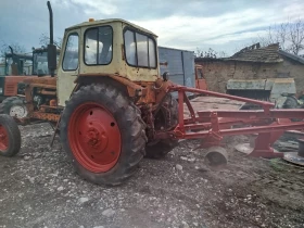 Трактор ЮМЗ с плуг, снимка 3