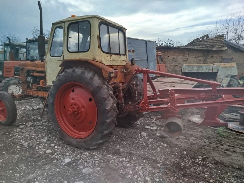 Трактор ЮМЗ с плуг, снимка 3 - Селскостопанска техника - 52499559