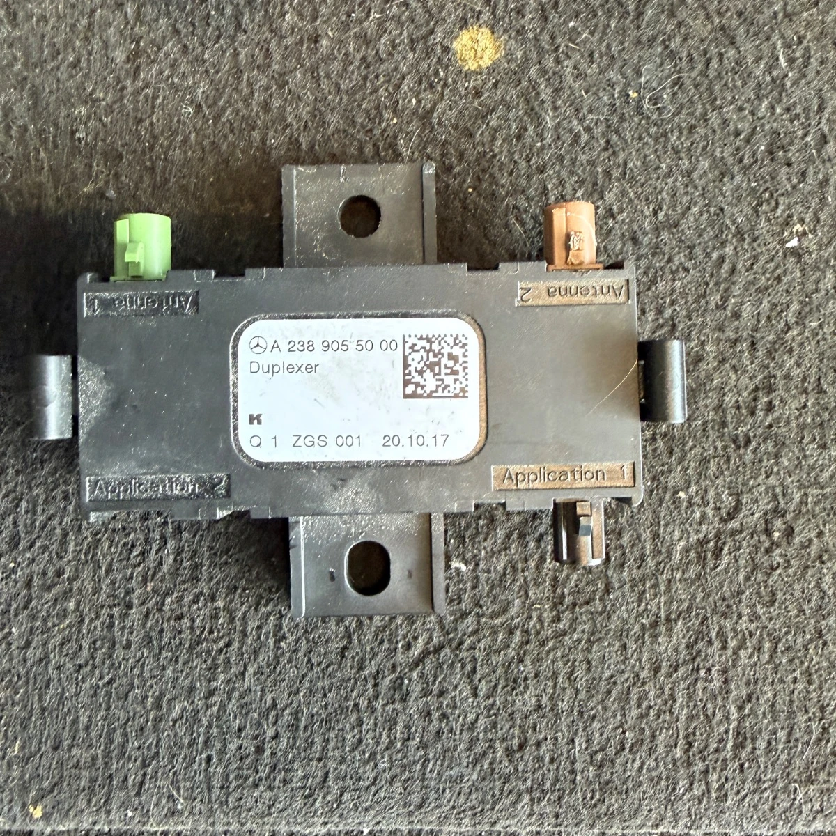 Антенен разпределител за Mercedes W222 350 CDI A2389055000-632