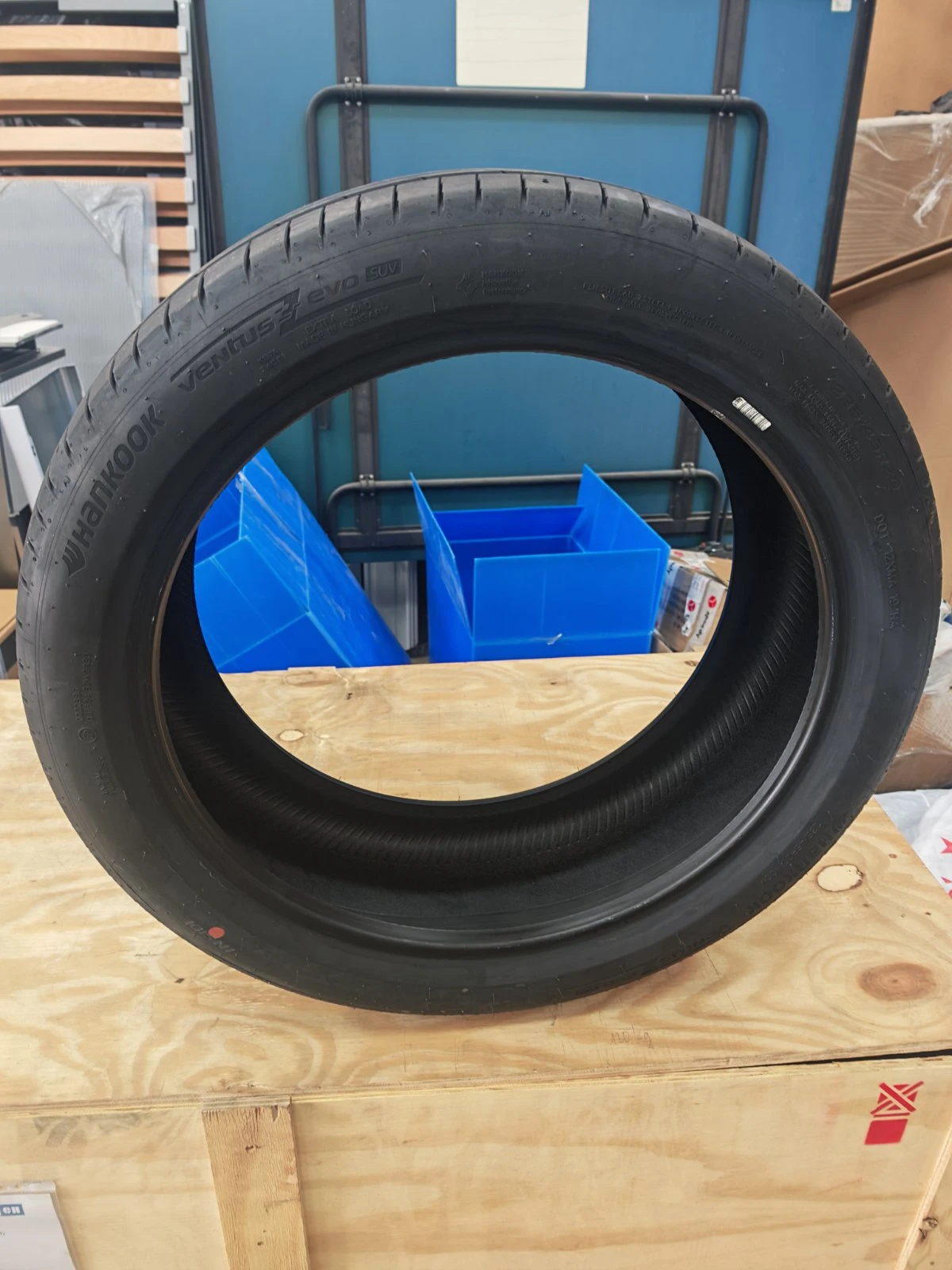 Гуми Летни 235/45R20, снимка 3 - Гуми и джанти - 55474280