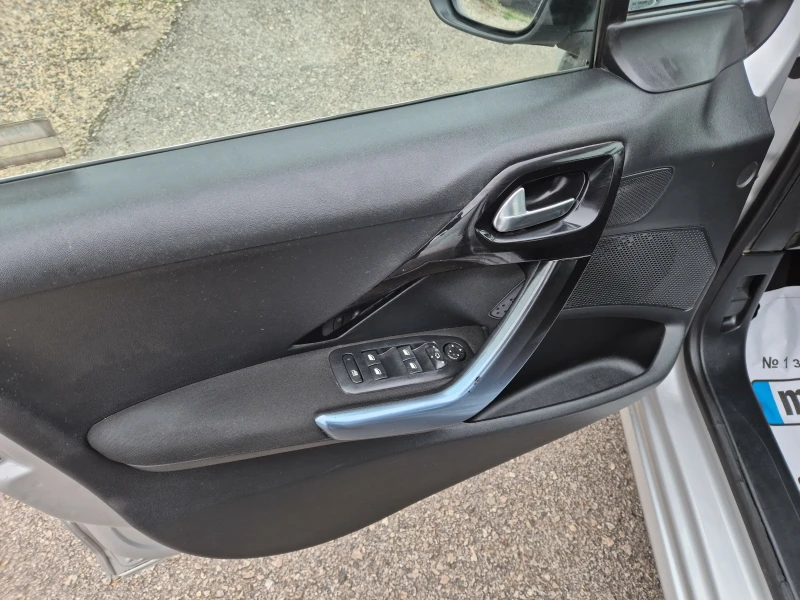 Peugeot 208 1.4 hdi 68к навигация  италия, снимка 9 - Автомобили и джипове - 51000984