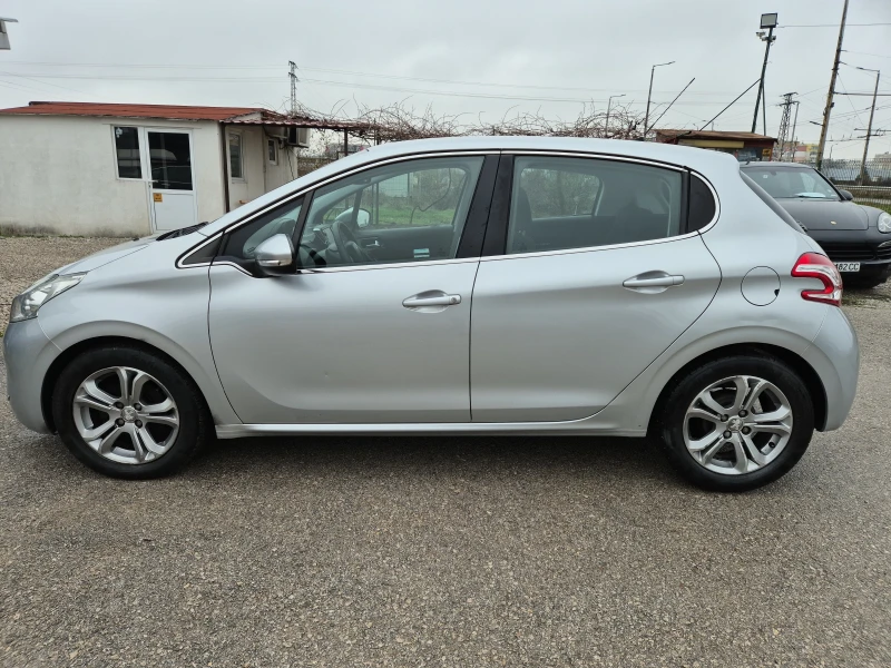 Peugeot 208 1.4 hdi 68к навигация  италия, снимка 8 - Автомобили и джипове - 51000984
