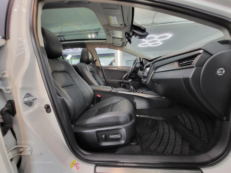 Toyota Avensis, снимка 13 - Автомобили и джипове - 54840188