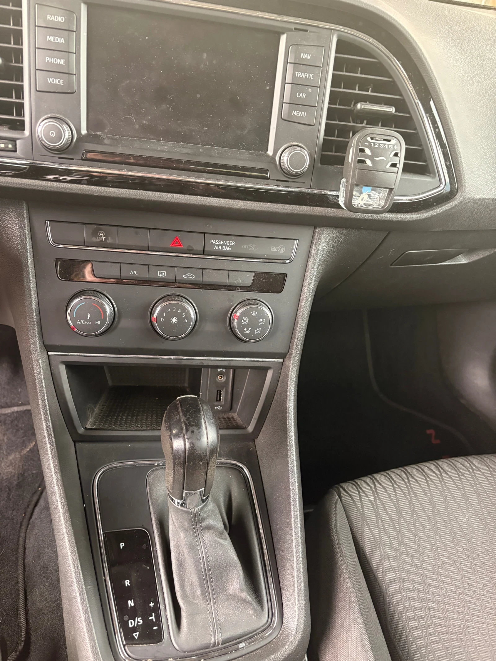 Seat Leon 1.6 TDI Business HIGH - изображение 8
