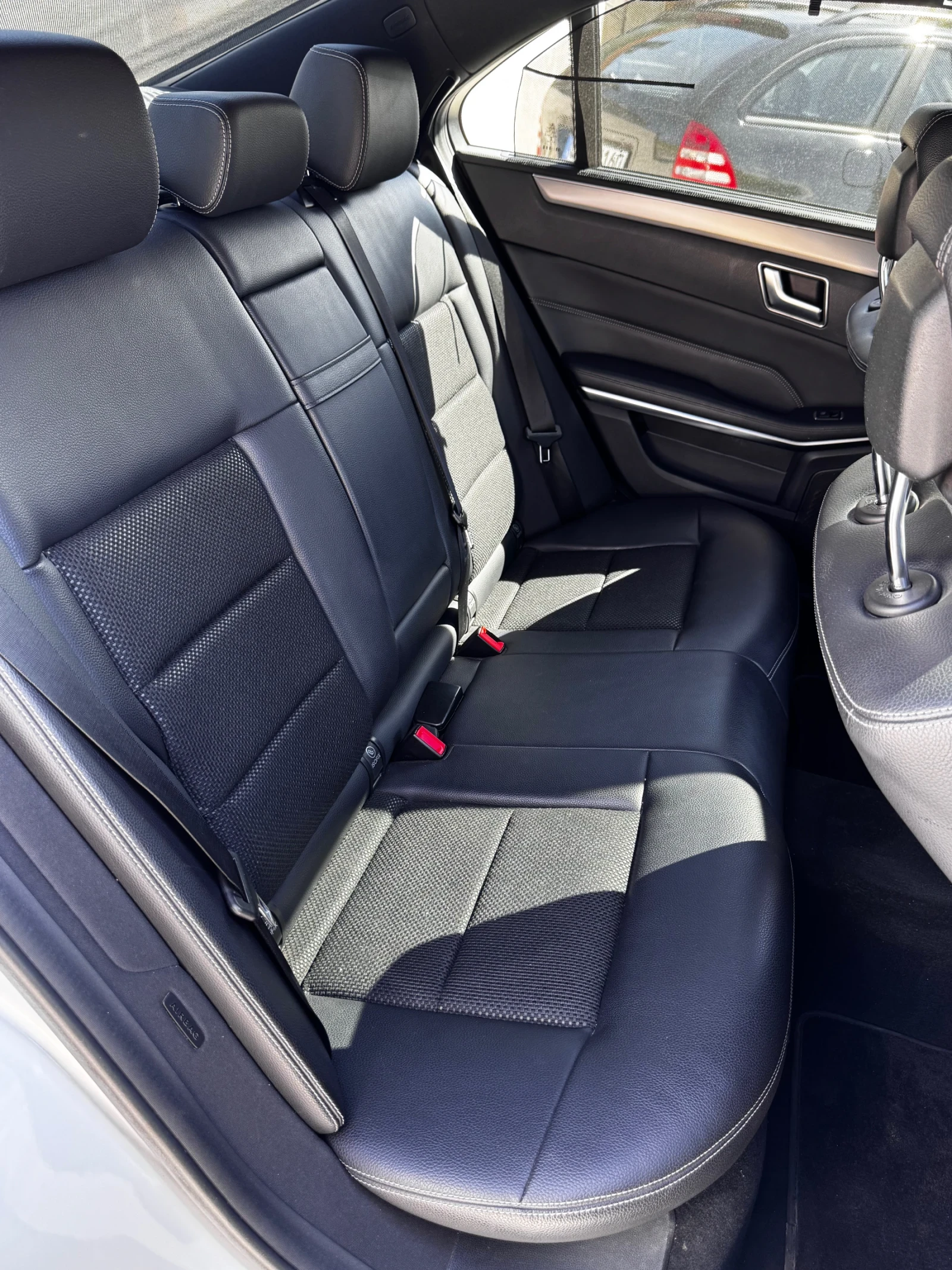 Mercedes-Benz E 220  - изображение 5
