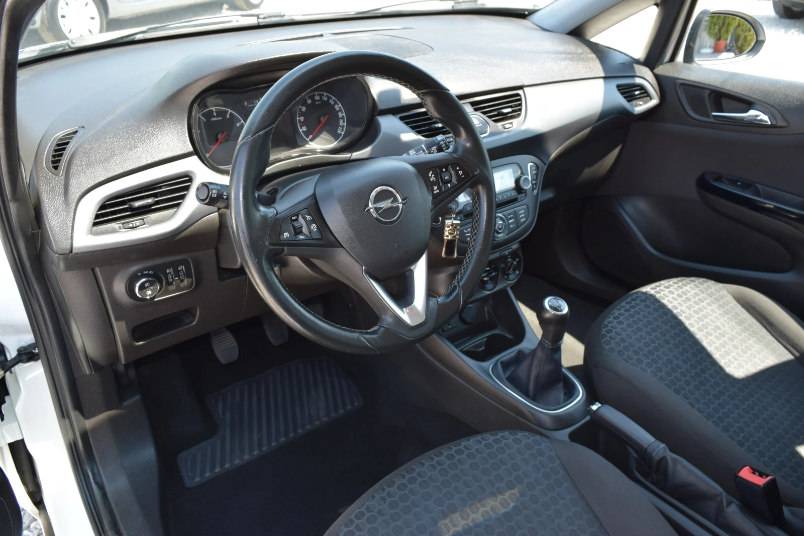 Opel Corsa 1.4i* ГАЗ* Euro6B - изображение 10