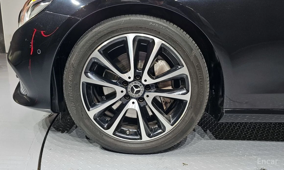 Mercedes-Benz E 300  - изображение 5