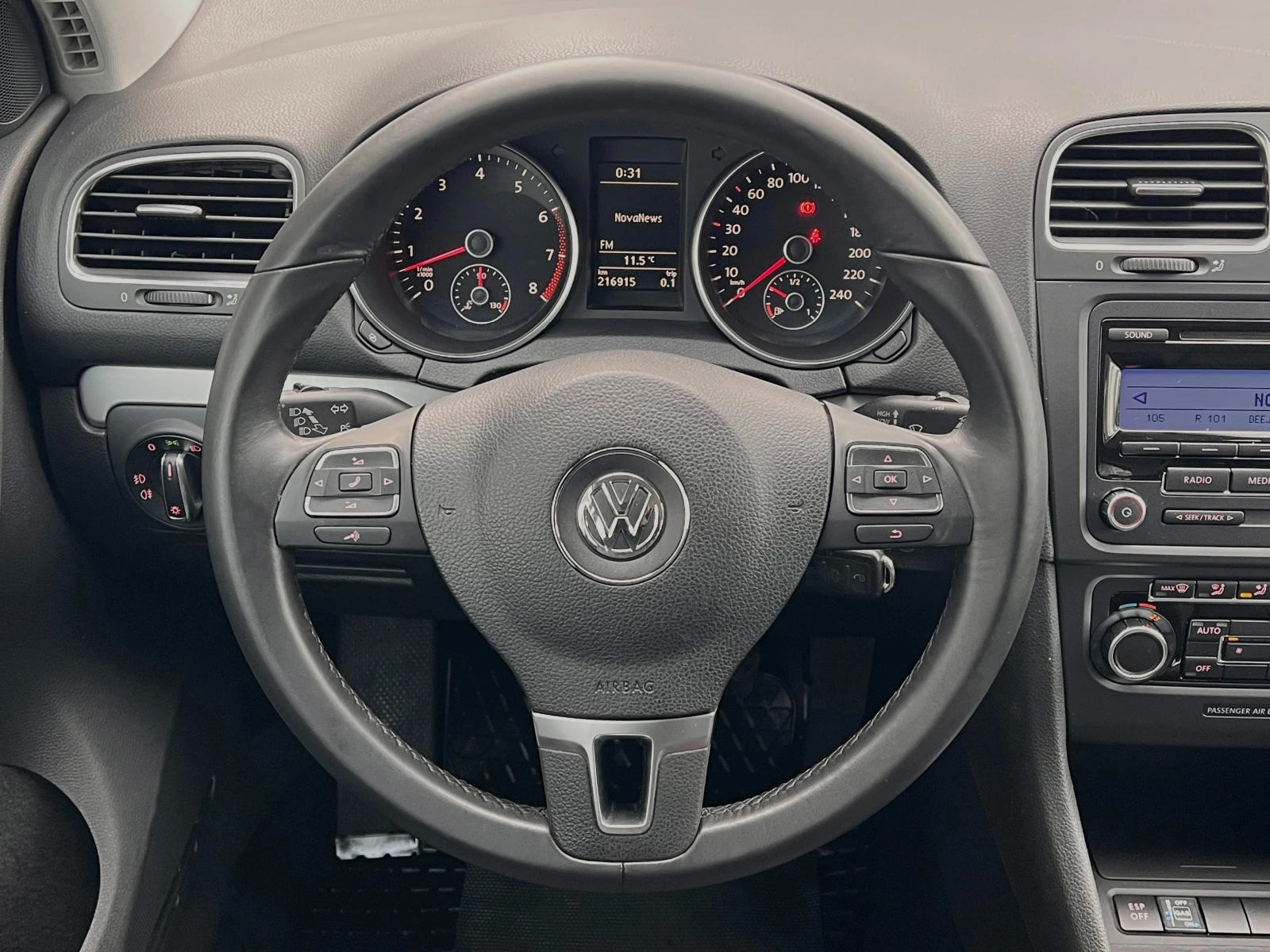 VW Golf 1.6i Bi-Fuel 102к.с. ОБСЛУЖЕН ПРОЧЕТИ ОПИСАНИЕТО - изображение 8