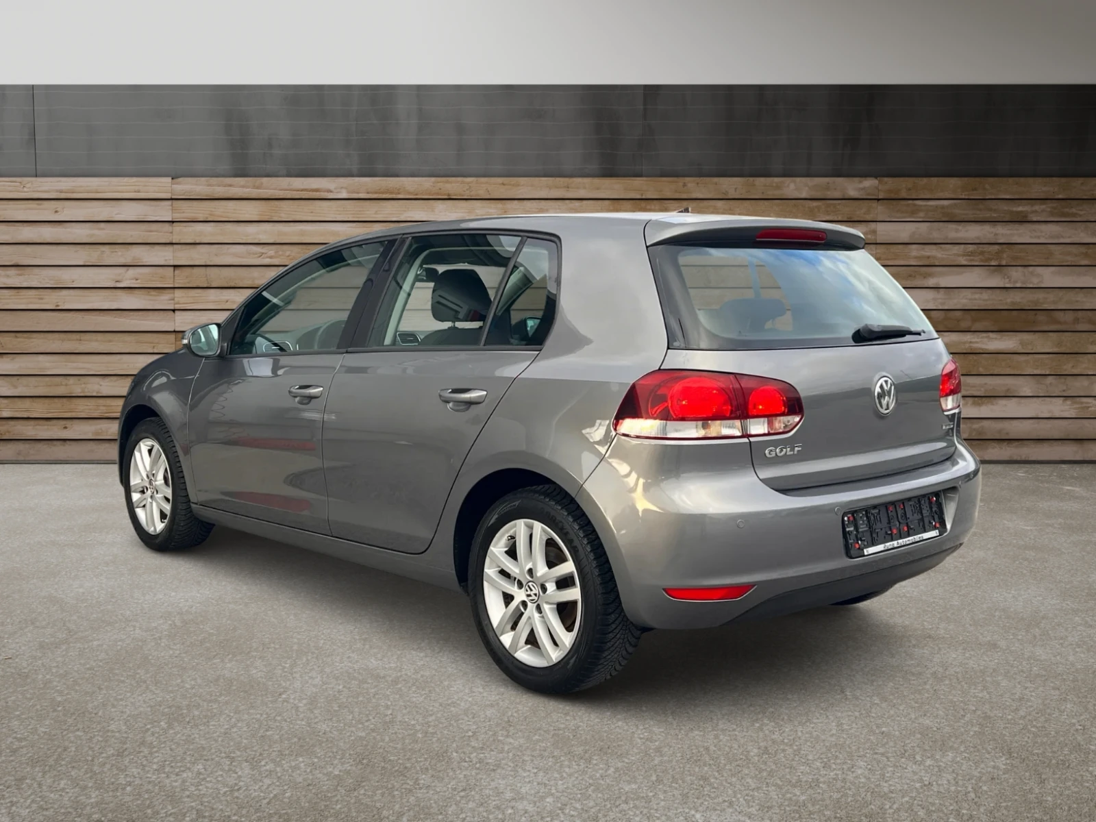 VW Golf 1.6i Bi-Fuel 102к.с. ОБСЛУЖЕН ПРОЧЕТИ ОПИСАНИЕТО - изображение 4