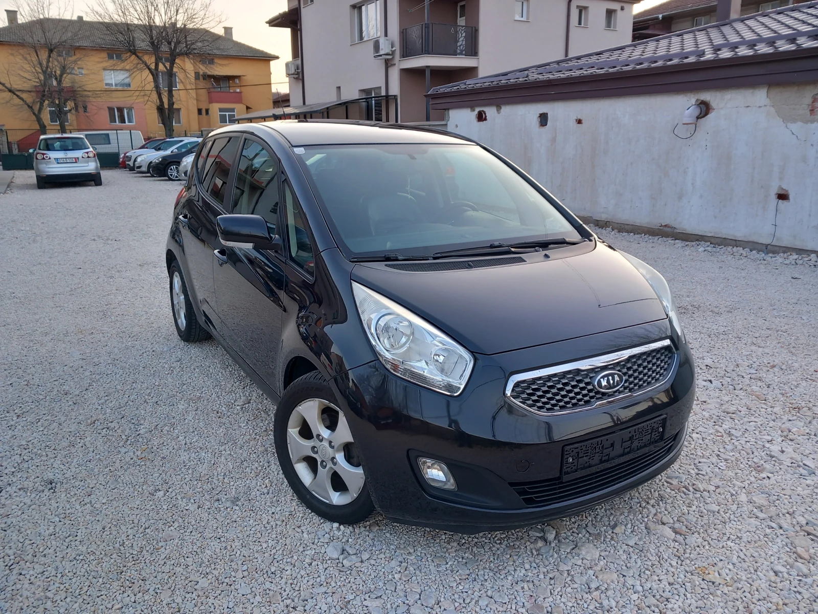 Kia Venga 1.4 CRDI NAVI 6ск, снимка 7 - Автомобили и джипове - 53866511