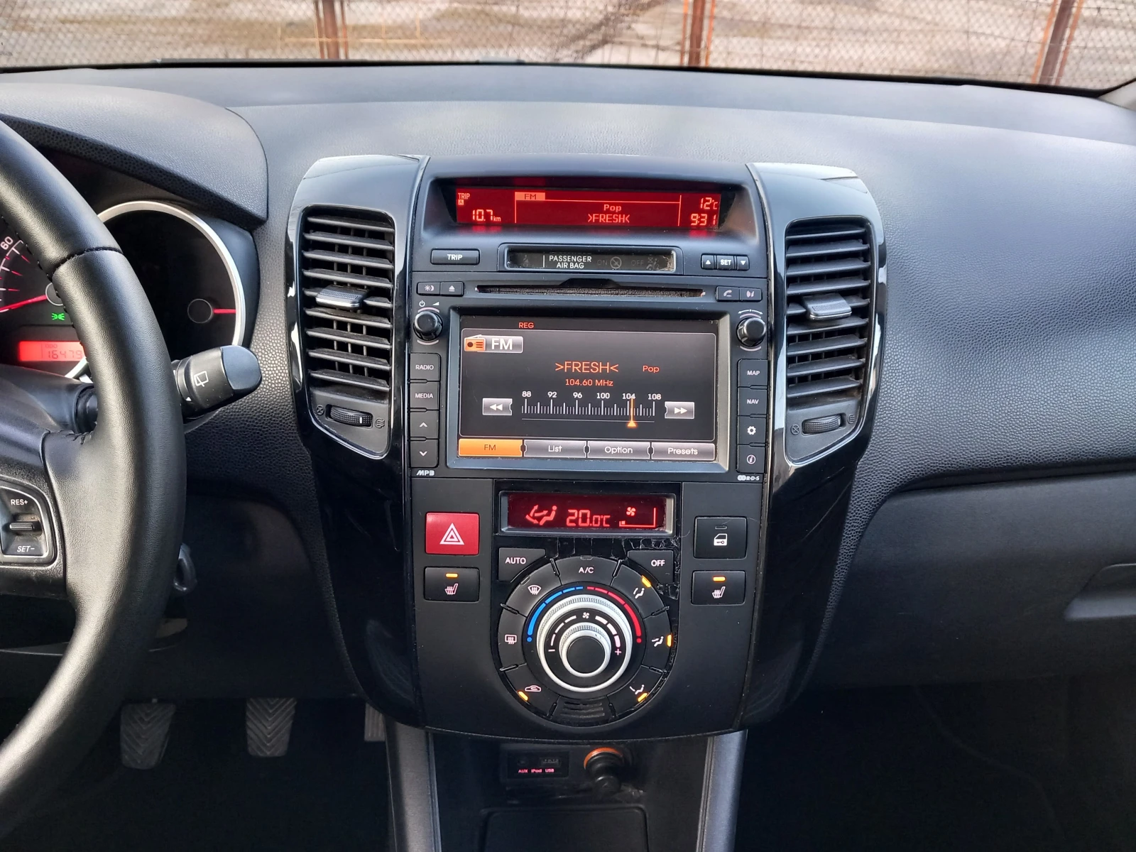 Kia Venga 1.4 CRDI NAVI 6ск, снимка 14 - Автомобили и джипове - 53866511