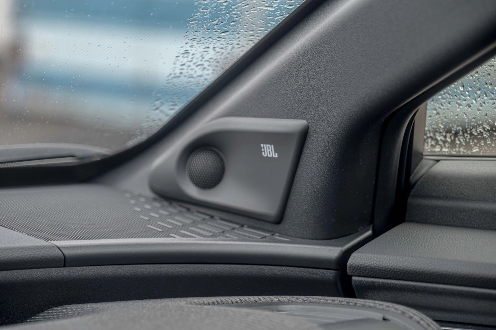 Toyota bZ4X AWD/JBL/Камера 360/Lane Assist/Панорама/Дистроник, снимка 13 - Автомобили и джипове - 54055085