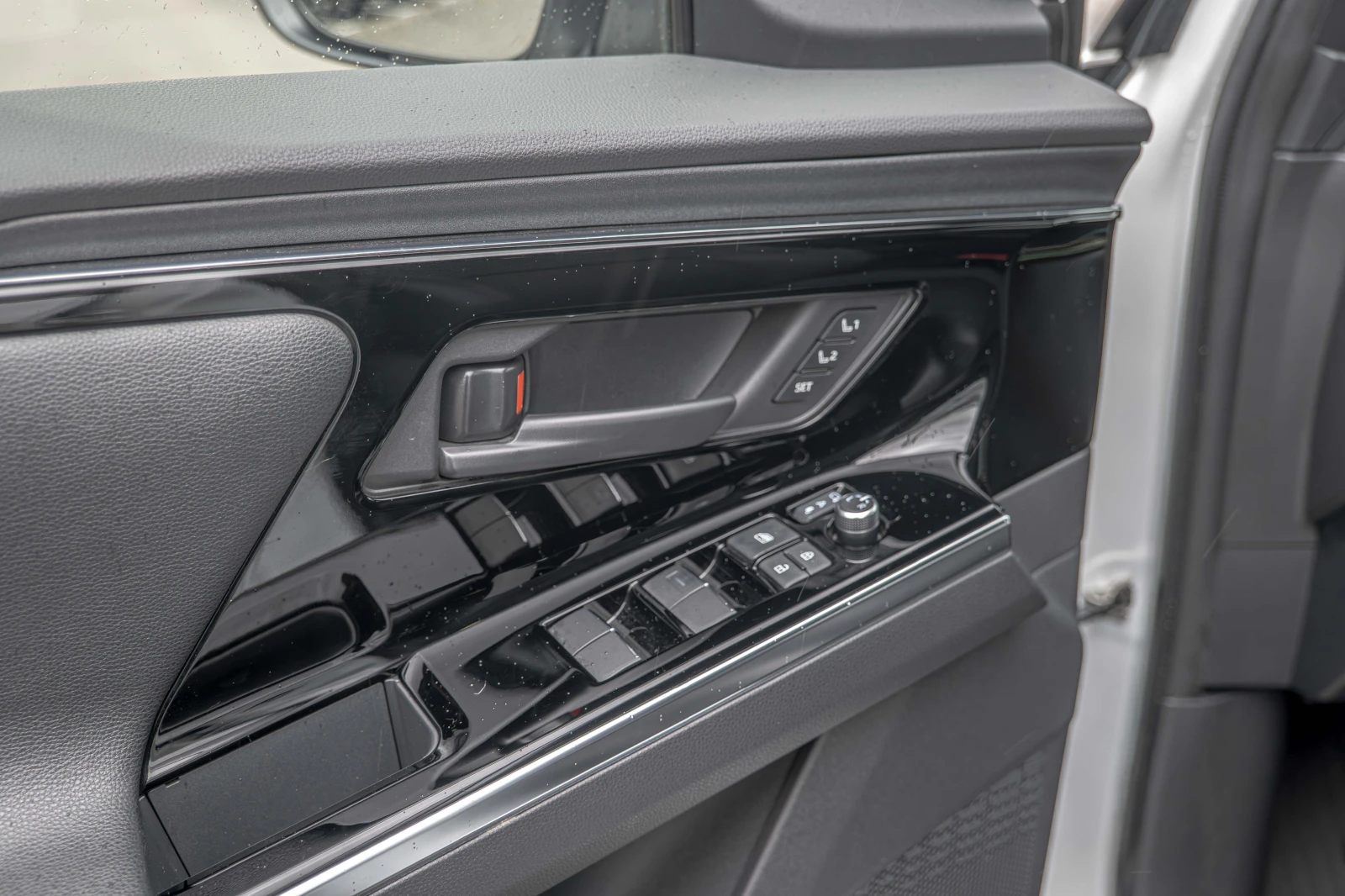 Toyota bZ4X AWD/JBL/Камера 360/Lane Assist/Панорама/Дистроник, снимка 6 - Автомобили и джипове - 54055085