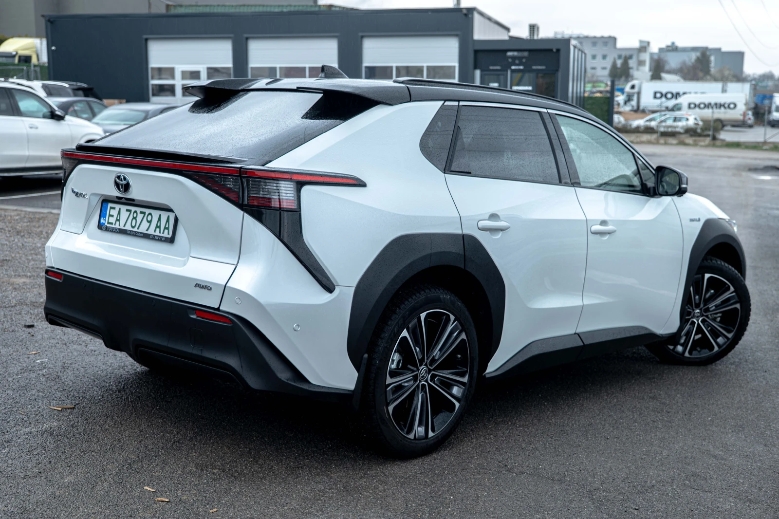 Toyota bZ4X AWD/JBL/Камера 360/Lane Assist/Панорама/Дистроник, снимка 2 - Автомобили и джипове - 54055085